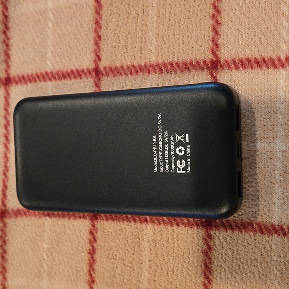 IEssentials portable charger 10000mAh 5x extra battery usb-c fast charge - Picture 3 of 5